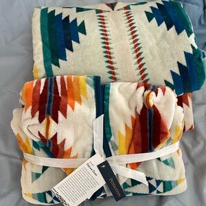 Pendleton Falcon Cove Hooded Towel Set